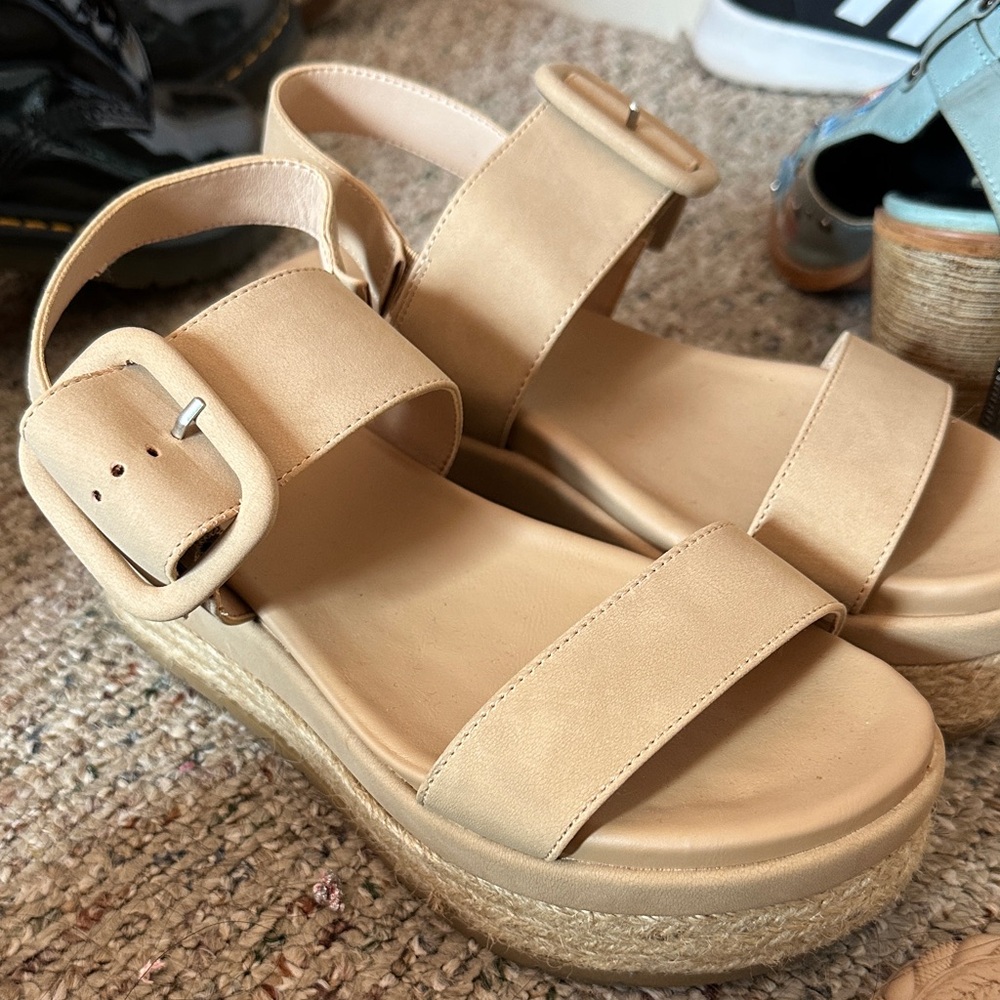 Michael Shannon Beige platform Sandals
